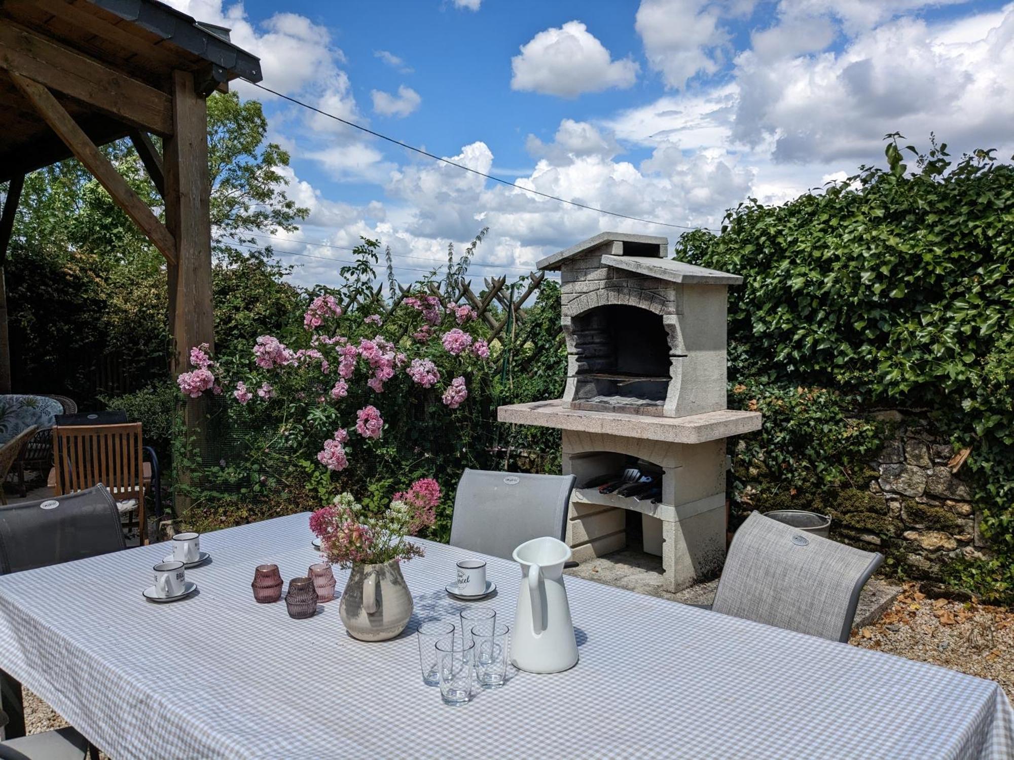 3 Self-Contained Gites With Pool And Games Room Saint-Georges-de-Noisne Luaran gambar