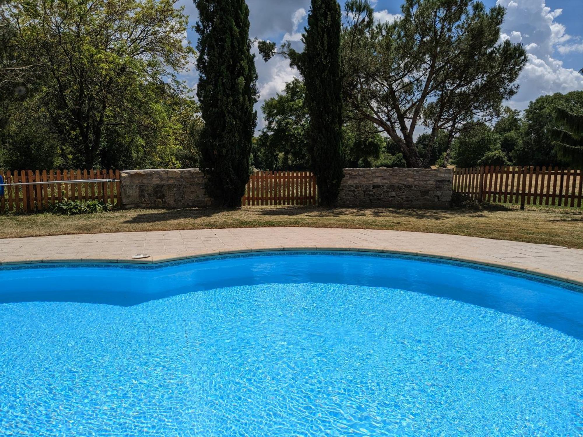 3 Self-Contained Gites With Pool And Games Room Saint-Georges-de-Noisne Luaran gambar